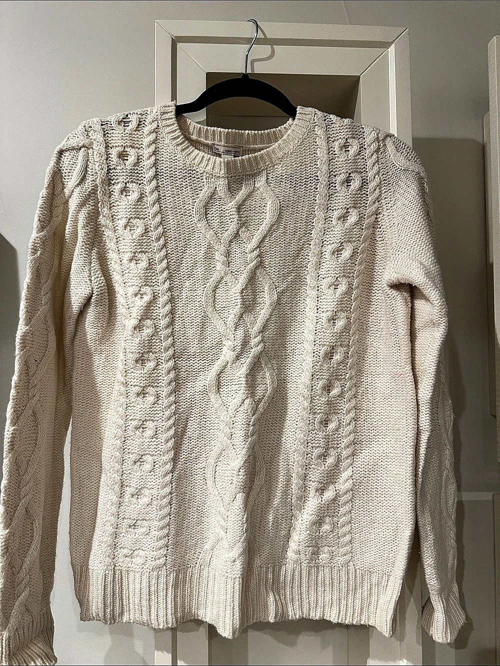 Gap Cable Knit Crewneck in Cream Size Small Like New